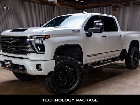 Used 2024 Chevrolet Silverado 2500 High Country w/ Technology Package image 5