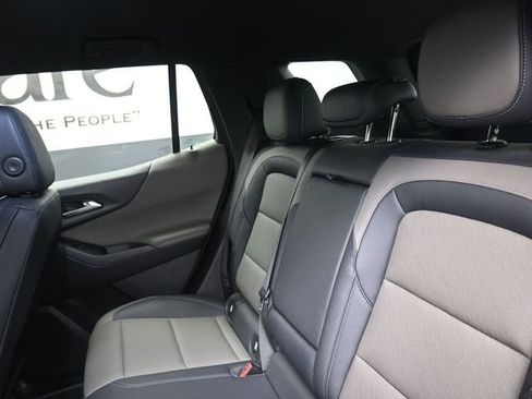 Used 2025 Chevrolet Equinox LT w/ Convenience Package II image 19
