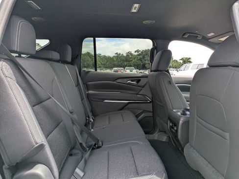 Used 2025 Chevrolet Traverse LT image 31