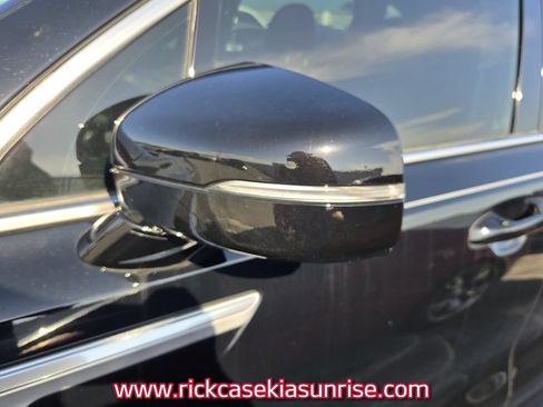 Used 2024 Kia Sorento S w/ Panoramic Sunroof Package FWD image 9