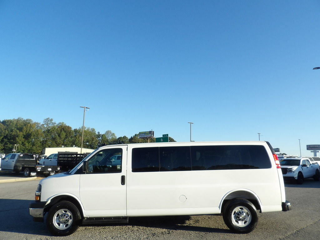 Used 2025 Chevrolet Express 3500 LT w/ LT Preferred Equipment Group RWD image 57