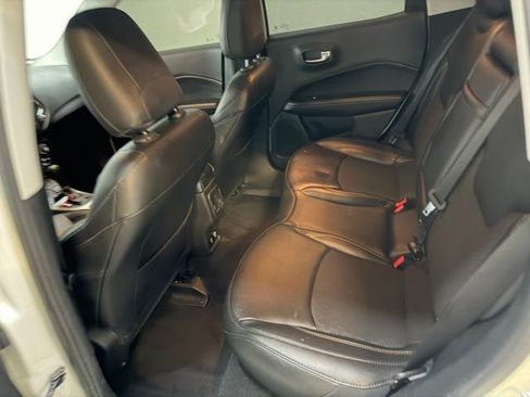 Used 2019 Jeep Compass Latitude image 32