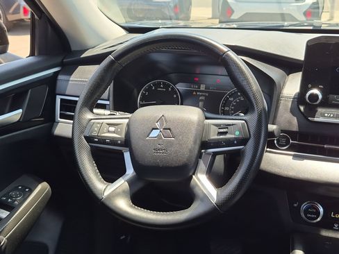 Used 2024 Mitsubishi Outlander SE AWD/4WD image 11