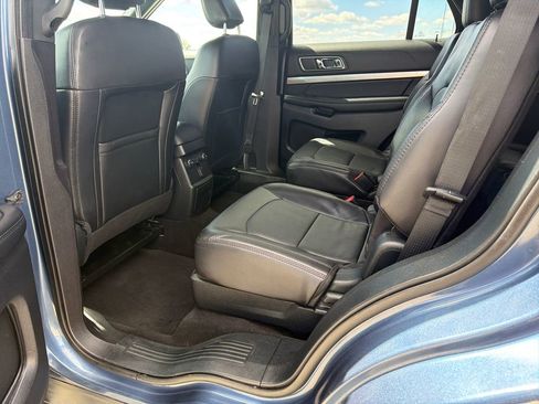 Used 2018 Ford Explorer XLT w/ Equipment Group 202A AWD/4WD image 30