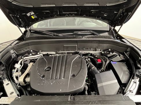 Used 2025 Volvo XC90 B5 Core image 14