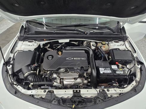 Used 2017 Chevrolet Malibu LT FWD image 34