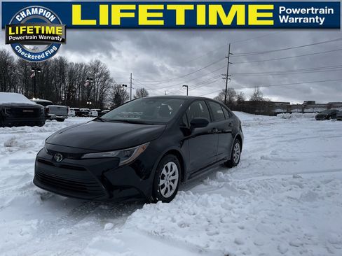 Used 2024 Toyota Corolla LE image 2