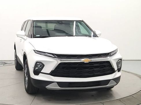 Used 2025 Chevrolet Blazer LT AWD/4WD image 2