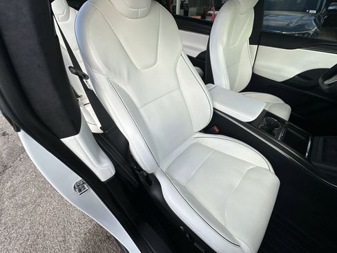 Used 2022 Tesla Model X Plaid image 28