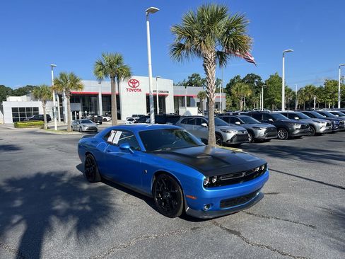 Used 2015 Dodge Challenger R/T Scat Pack RWD image 2