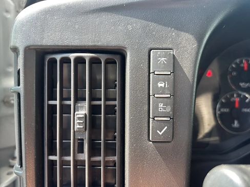 Used 2017 Chevrolet Express 2500 RWD image 22