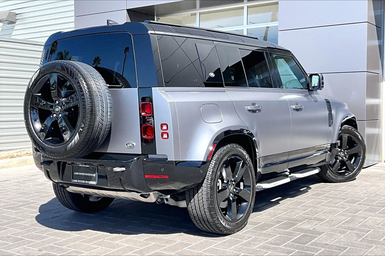 Used 2023 Land Rover Defender 110 X-Dynamic SE AWD/4WD image 13