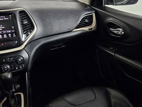 Used 2016 Jeep Cherokee Limited image 10