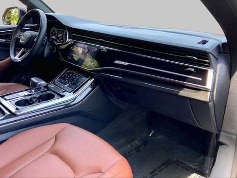 Used 2019 Audi Q8 Premium Plus w/ Premium Plus AWD/4WD image 18