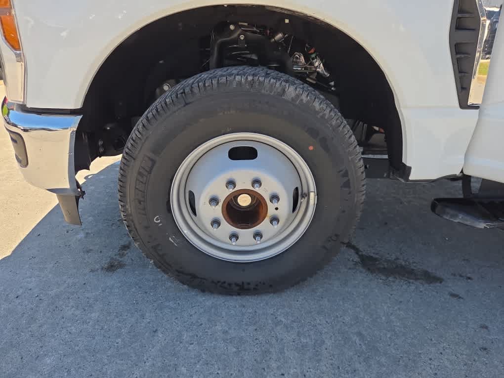 New 2025 Ford F350 XL w/ XL Chrome Package RWD image 13