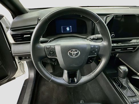Used 2025 Toyota Camry SE FWD image 18