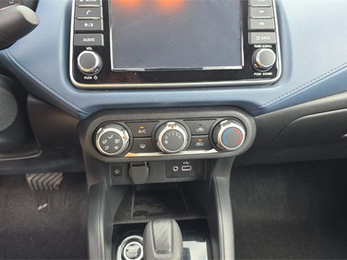 Used 2025 Nissan Versa SV FWD image 11