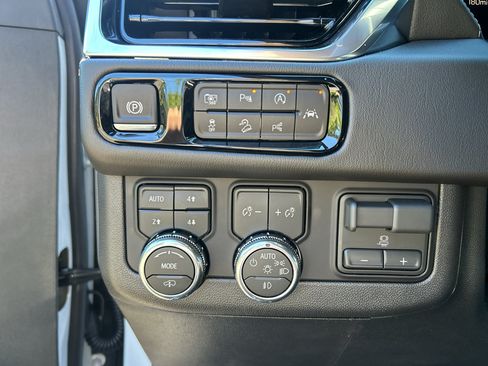 New 2026 GMC Yukon Denali w/ Denali Reserve Package AWD/4WD image 16
