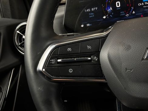 Used 2025 Chevrolet Equinox LT FWD image 32