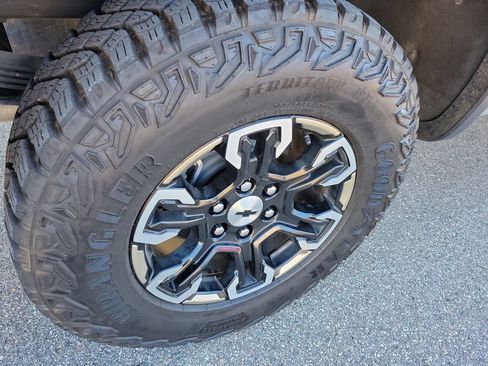 Used 2025 Chevrolet Silverado 1500 ZR2 w/ Technology Package image 6