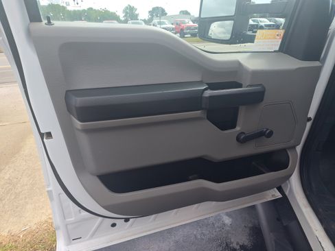 Used 2022 Ford F550 4x4 Regular Cab Super Duty image 11