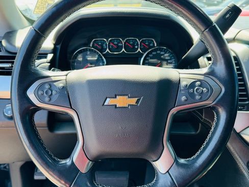 Used 2019 Chevrolet Suburban LT image 12