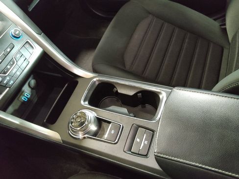 Used 2020 Ford Fusion SE FWD image 26