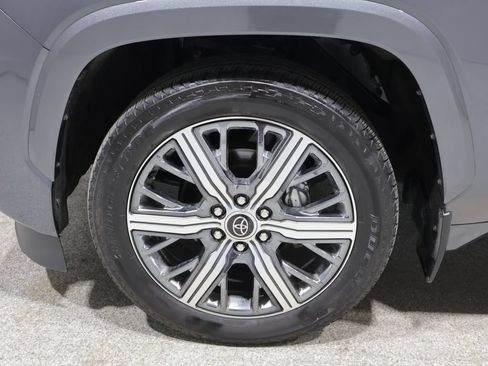 Used 2023 Toyota Sequoia Capstone AWD/4WD image 7