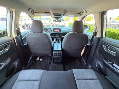 Used 2024 Nissan Rogue SV image 37