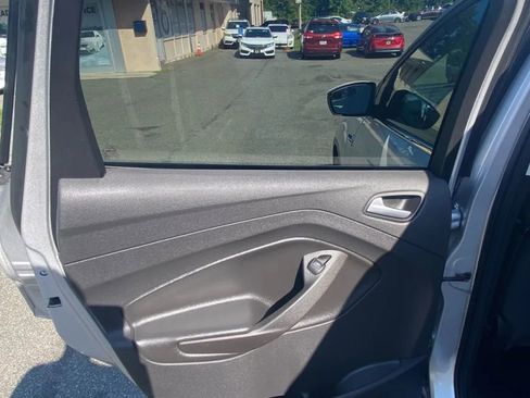 Used 2016 Ford Escape SE image 18