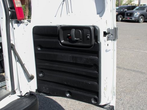 Used 2014 Chevrolet Express 2500 image 9