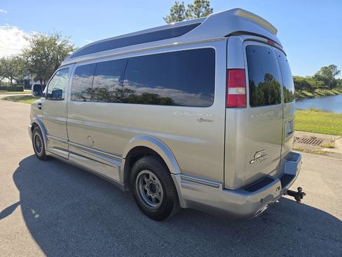 Used 2016 Chevrolet Express 2500 image 4