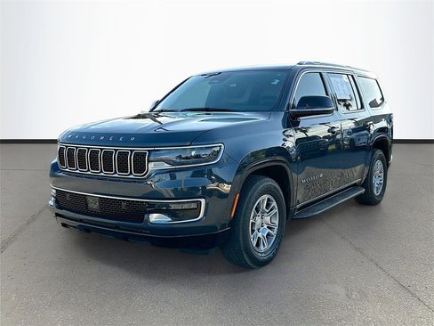 Used 2023 Jeep Wagoneer 4WD image 3