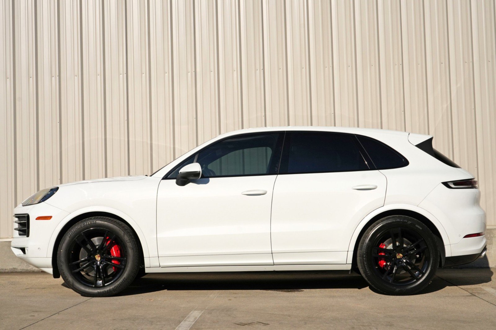 Used 2024 Porsche Cayenne AWD/4WD image 9