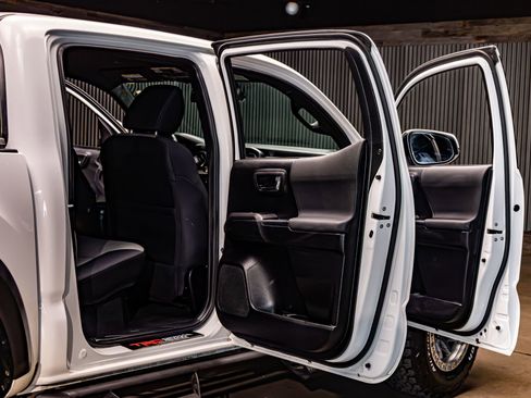 Used 2021 Toyota Tacoma TRD Off-Road w/ Technology Package image 24