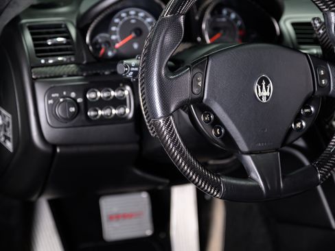 Used 2015 Maserati GranTurismo MC image 32