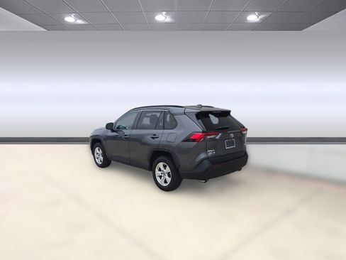 Used 2019 Toyota RAV4 XLE image 3