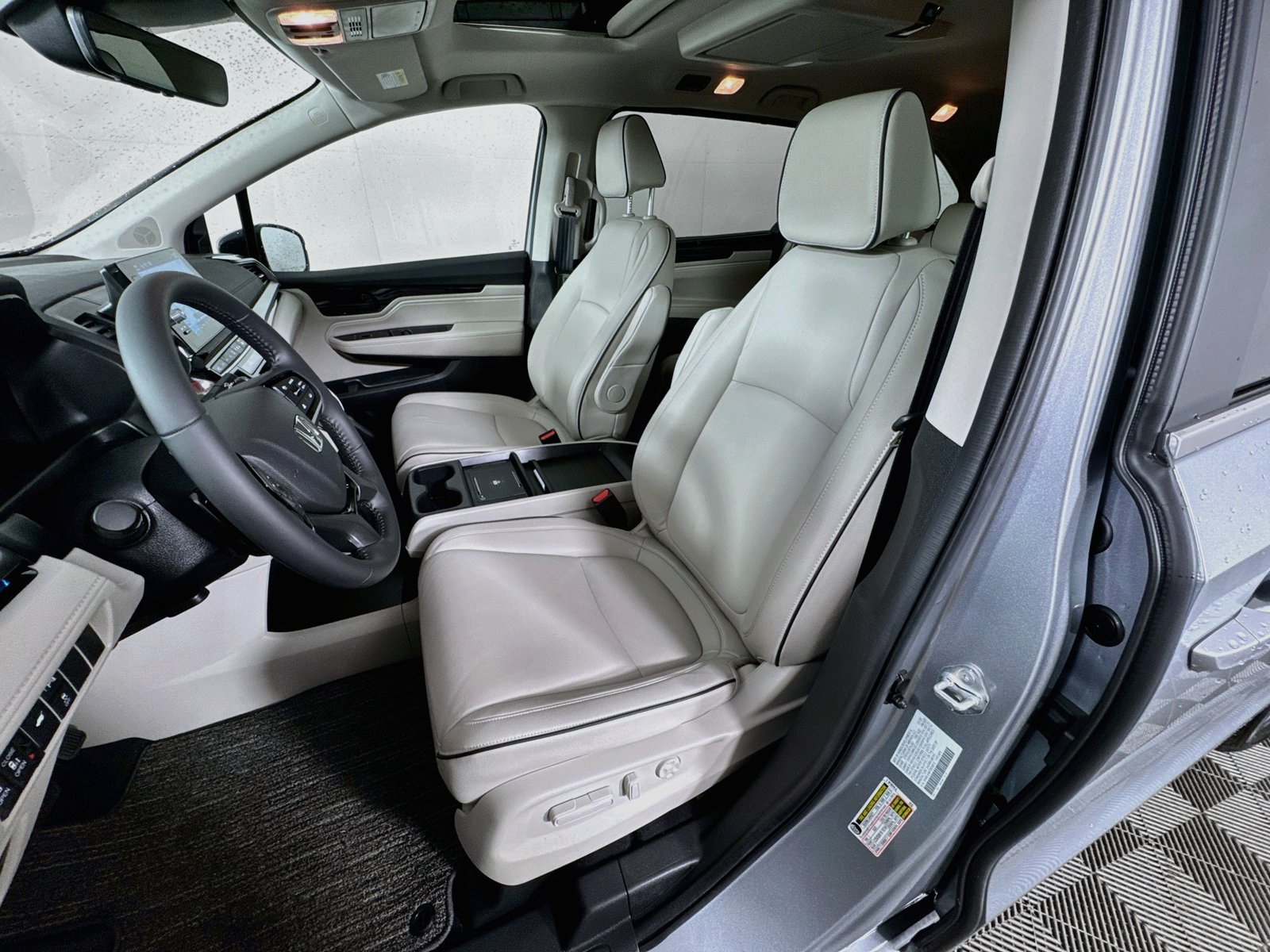 Used 2026 Honda Odyssey Touring image 12
