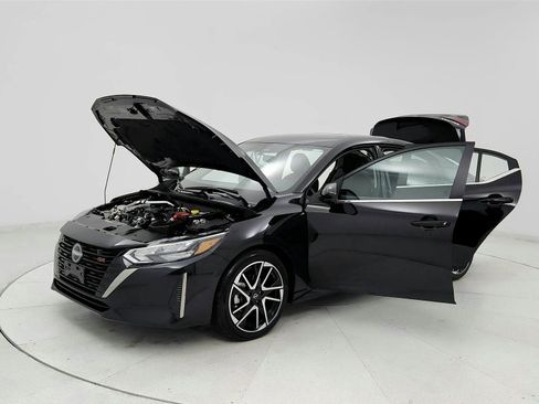 Used 2025 Nissan Sentra SR w/ SR Premium Package FWD image 9