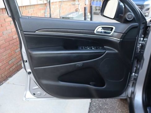 Used 2018 Jeep Grand Cherokee Limited AWD/4WD image 8