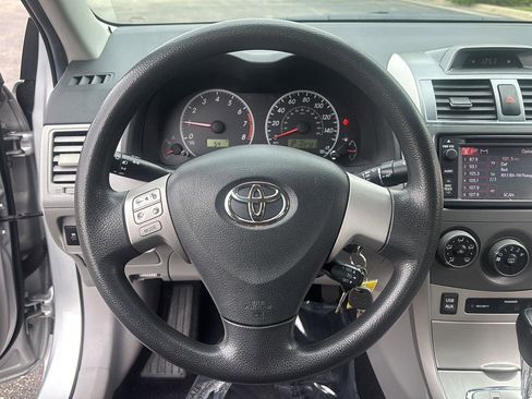 Used 2013 Toyota Corolla LE FWD image 26