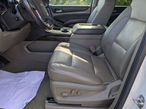 Used 2020 Chevrolet Suburban LT w/ Luxury Package RWD image 15