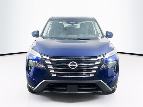 Used 2024 Nissan Rogue SV AWD/4WD image 2