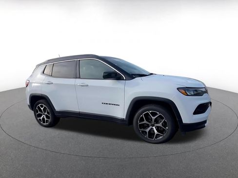 Used 2025 Jeep Compass Limited AWD/4WD image 2