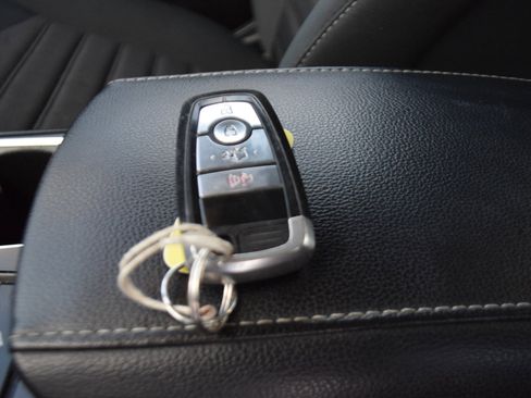 Used 2017 Ford Fusion SE image 31