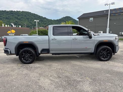 Used 2025 GMC Sierra 2500 AT4 AWD/4WD image 4