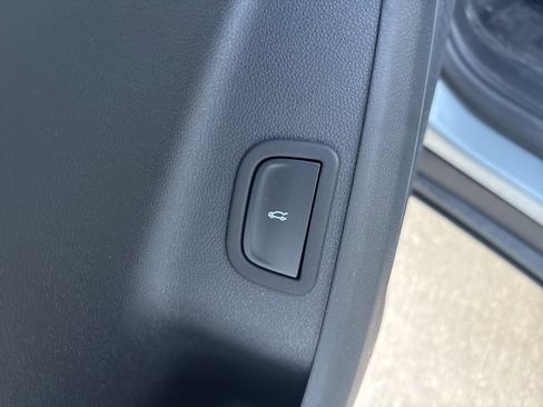 New 2025 Chevrolet Traverse LT w/ Midnight/Sport Edition image 15