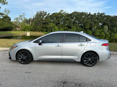 Used 2023 Toyota Corolla SE FWD image 3