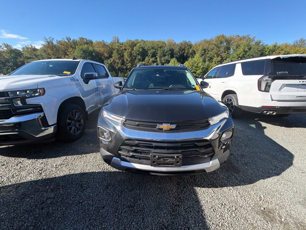Used 2023 Chevrolet TrailBlazer LT w/ Convenience Package AWD/4WD image 2