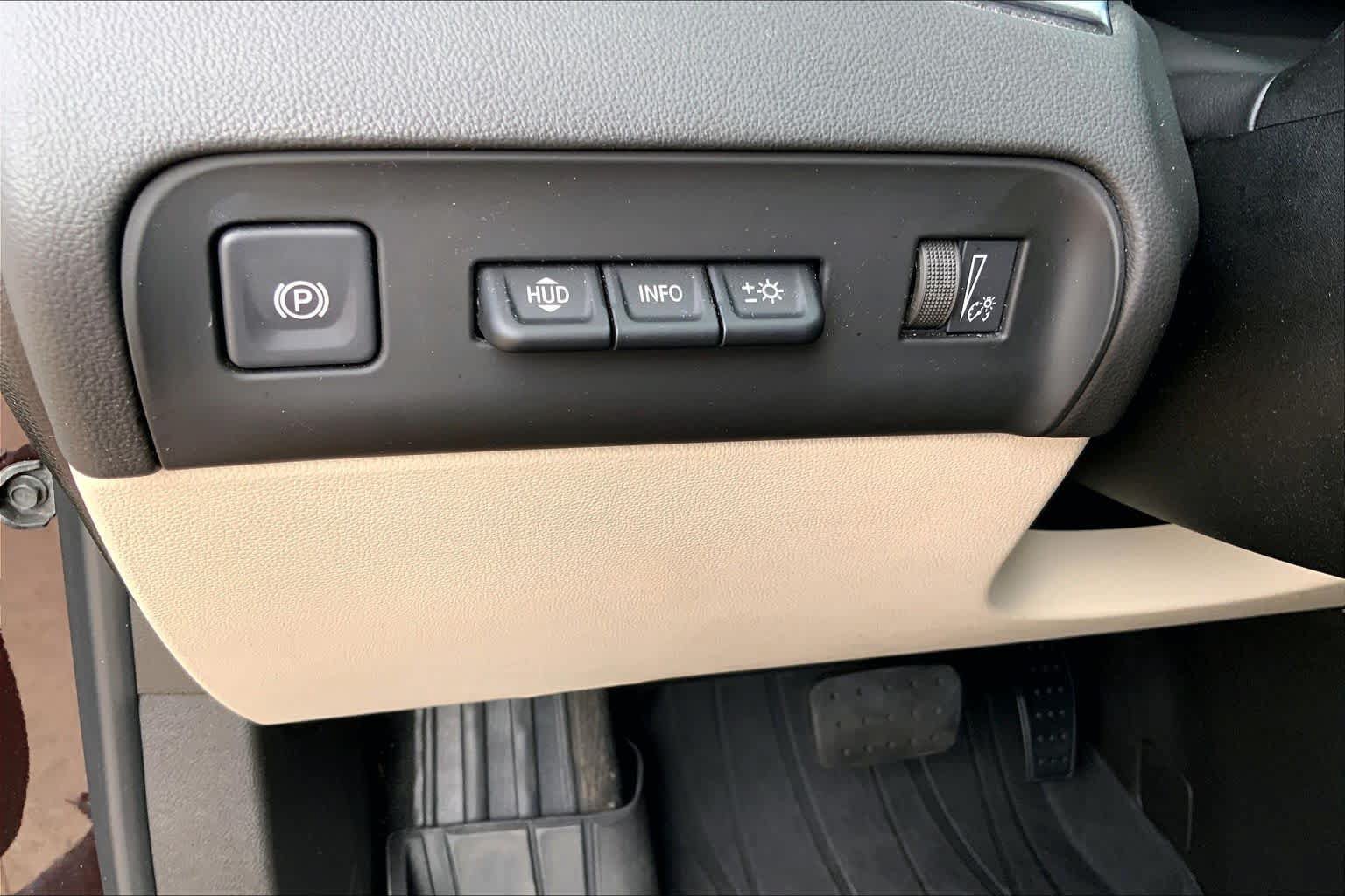 Certified 2023 Buick Enclave Avenir w/ Avenir Technology Package AWD/4WD image 32